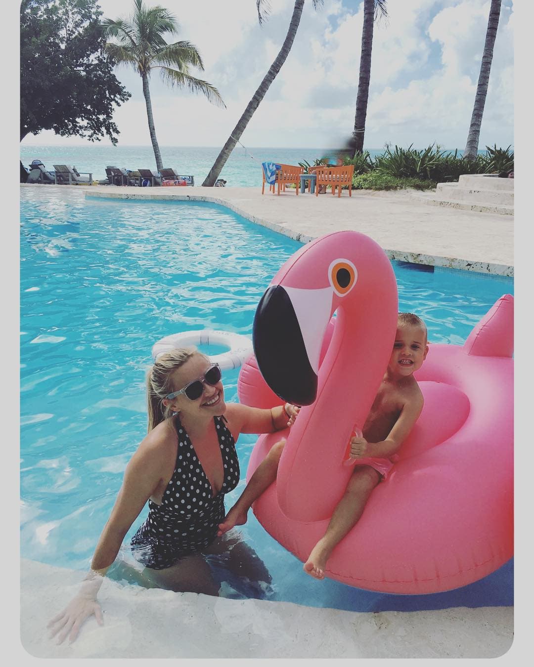 Reese Witherspoon de vacaciones junto al más pequeño de sus hijos.