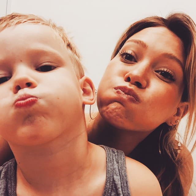 Cute! Luca es idéntico a su mami.