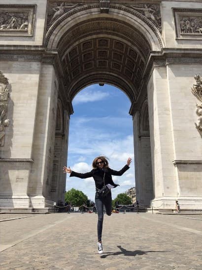 Karlita se la está pasando muy bien en París.