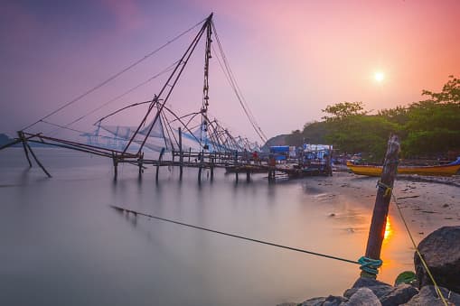 7.- 
<b>Kochi, India.-</b> Se ha convertido en un brillante ejemplo de energía renovable en los últimos años, ya que tiene el primer aeropuerto del mundo totalmente alimentado por energía solar, por el que le otorgaron el premio Campeones de la Tierra de la ONU. 
<br>