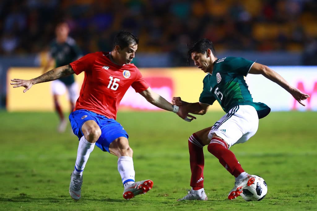 25. GERARDO ARTEAGA – 6 – Tardó demasiado en hacerle la marca a Joel Campbell en el 1-0 en contra.