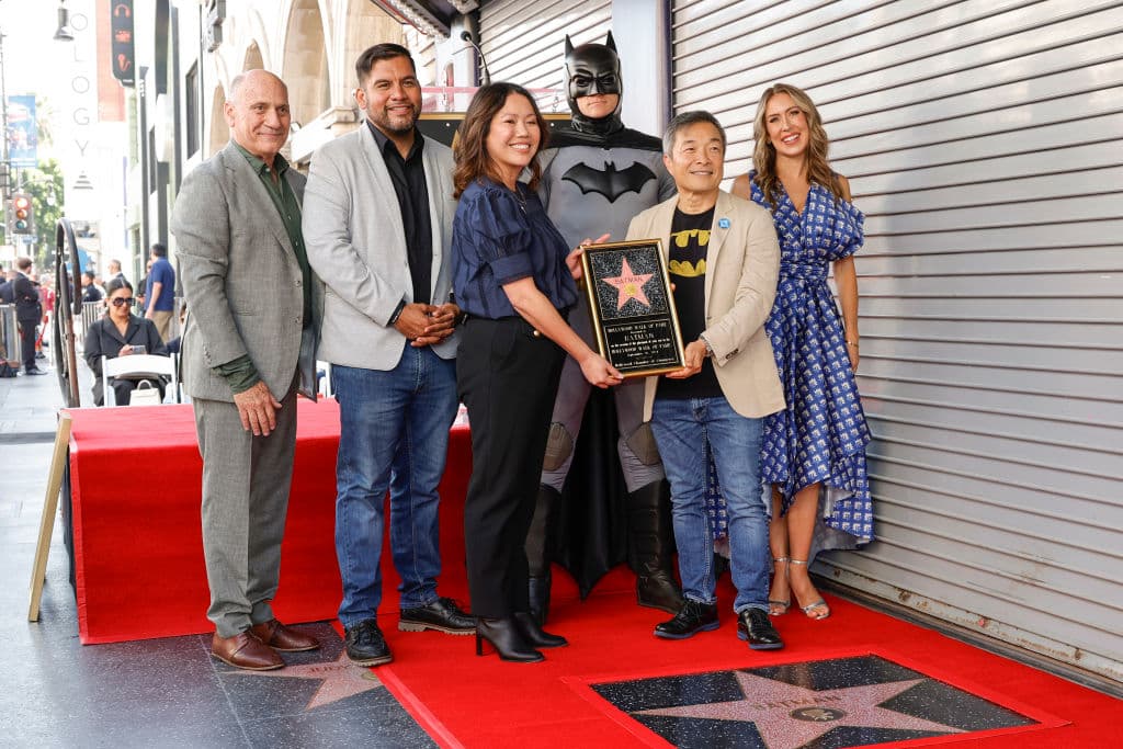 Además de los cómics, Batman ha sido inmortalizado en caricaturas, una serie televisiva y varias películas. en la piel de Bruce Wayne han estado actores como Michael Keaton, Robert Pattinson, George Clooney, Val Kilmer, Adam West, Christian Bale y Benn Affleck. 
<br>