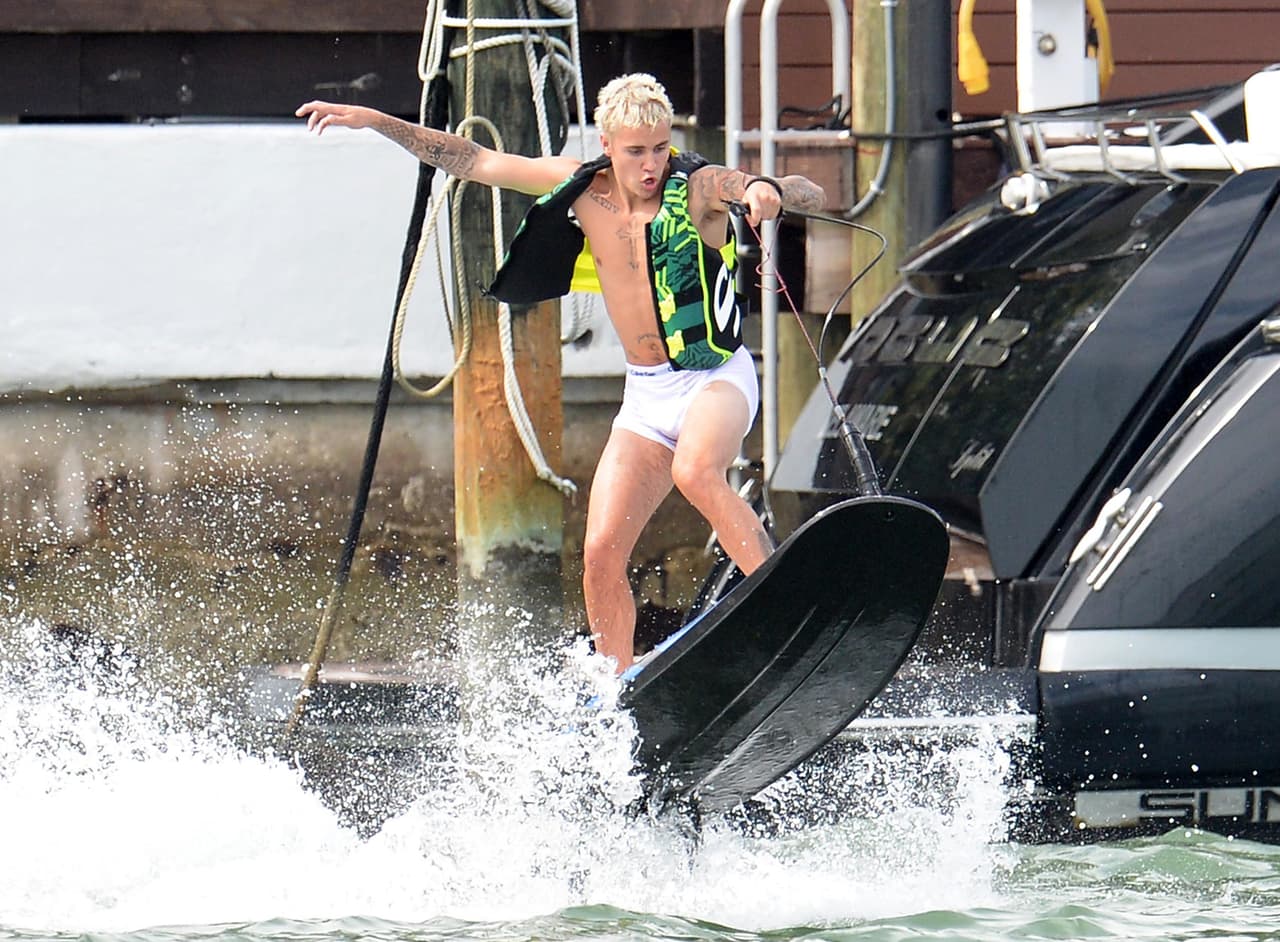 OMG! El es muy intrépido para divertirse.