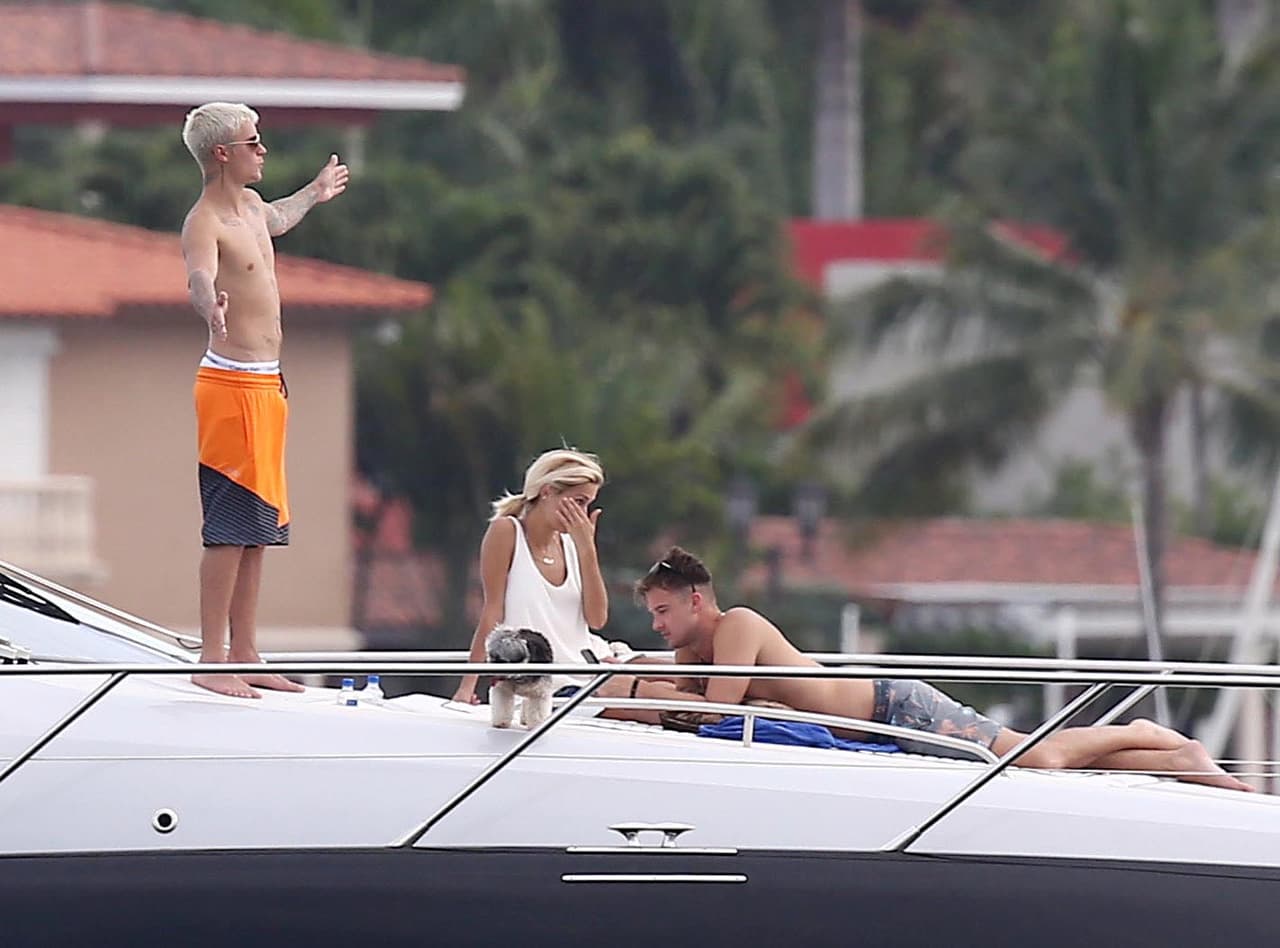 Hasta un pequeño perrito los acompañó en la fiesta.