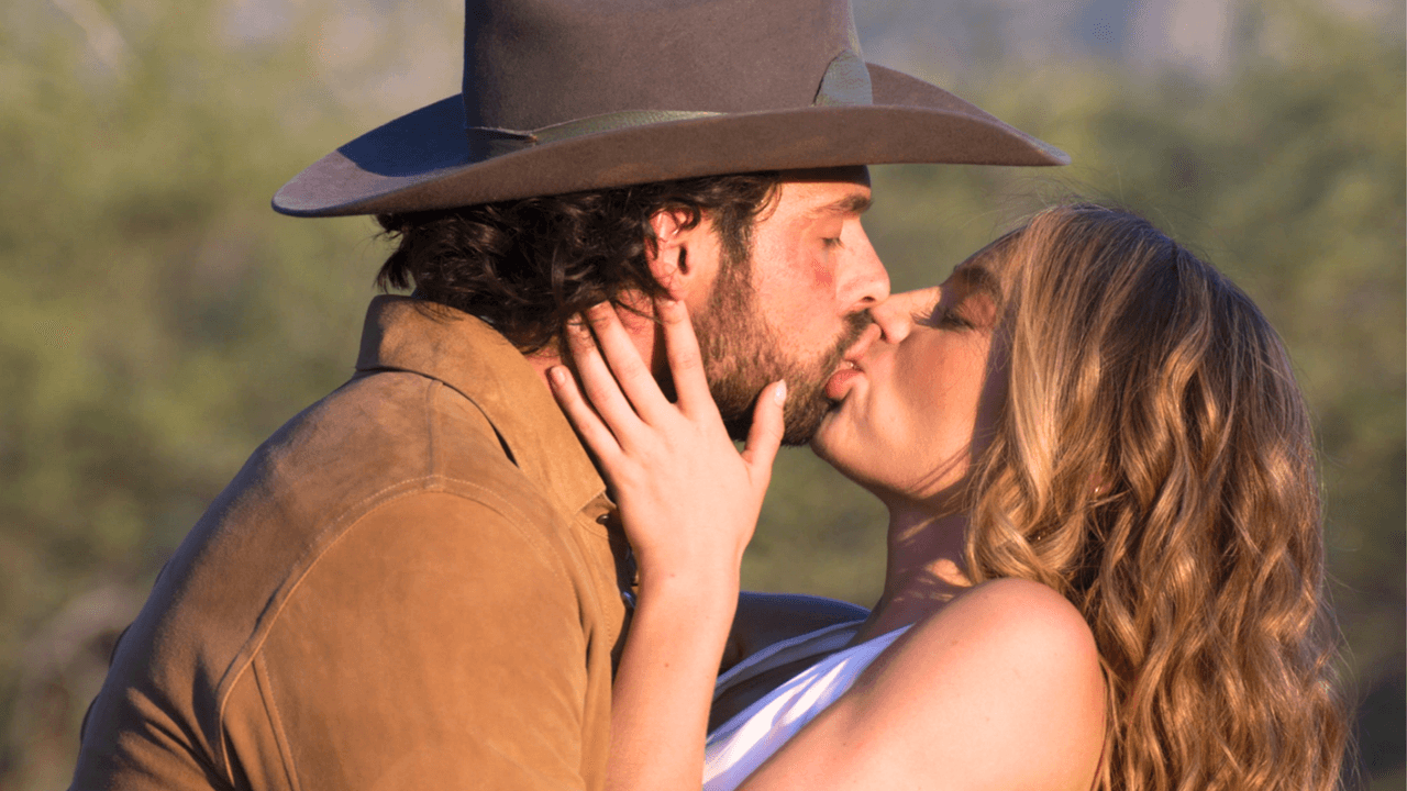 Juan y Clara se besan por primera vez | Tierra de Amor y Coraje | Capítulo 17