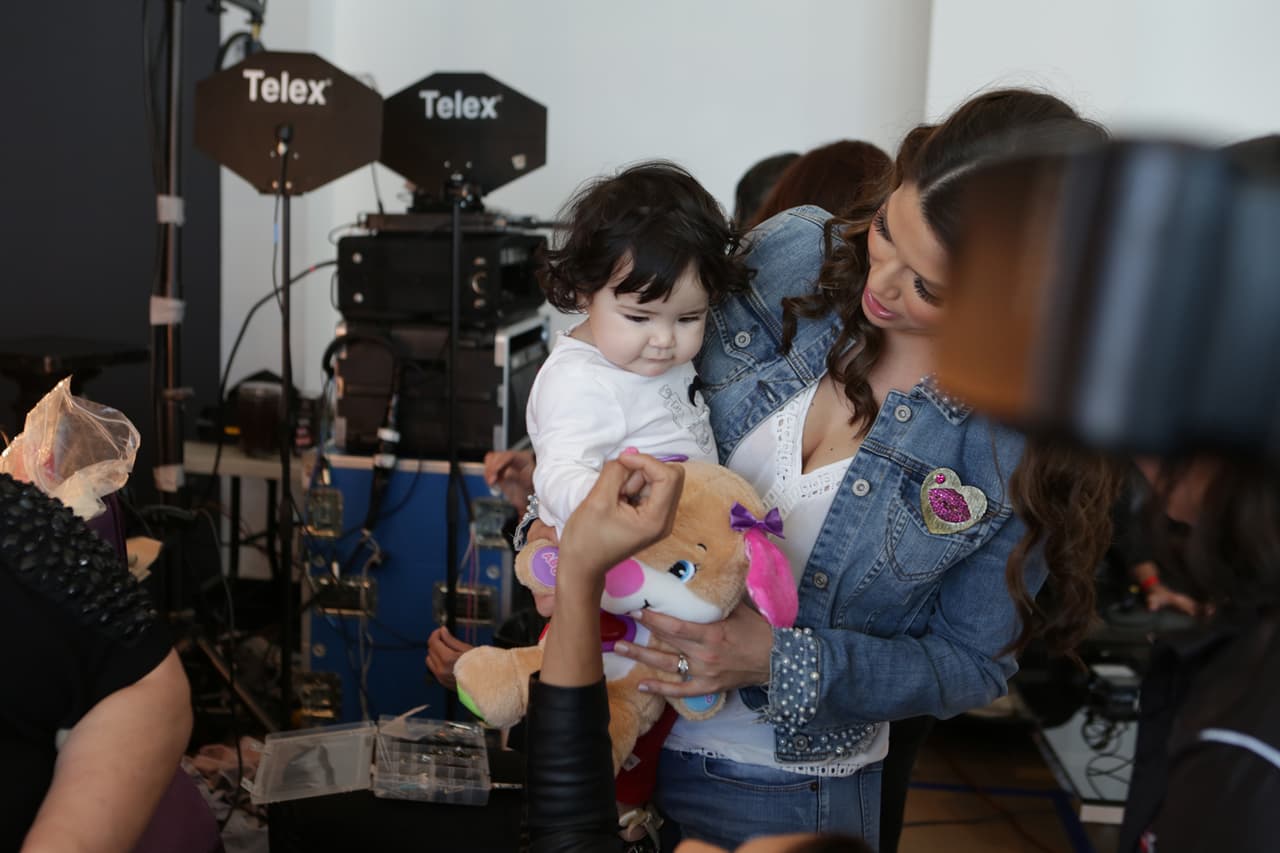 La pequeña nos robó el corazón desde el momento que nació. Es la consentida de todos y como dice Ana Patricia, es la nueva reina de su casa.