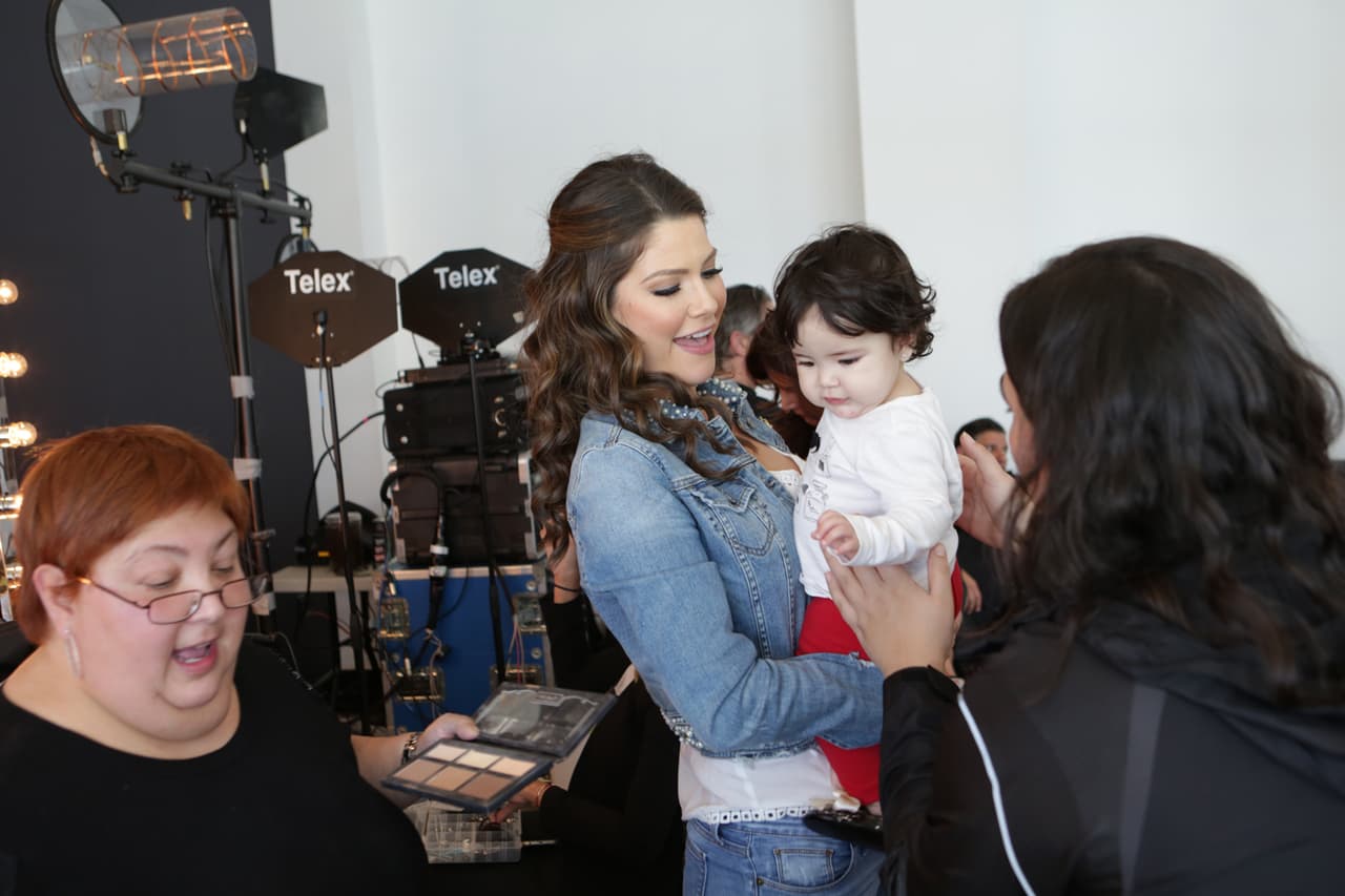 La pequeña nos robó el corazón desde el momento que nació. Es la consentida de todos y como dice Ana Patricia, es la nueva reina de su casa.