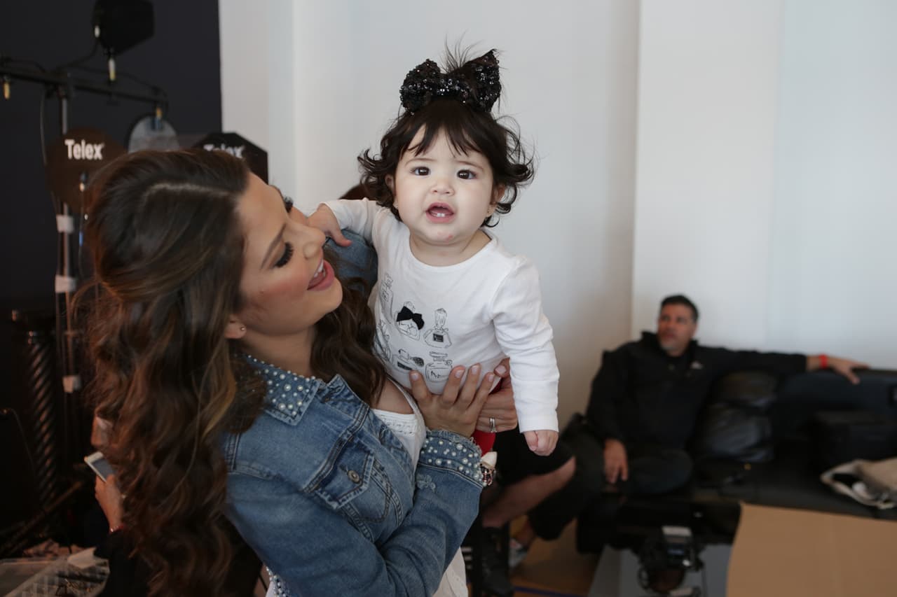 La pequeña nos robó el corazón desde el momento que nació. Es la consentida de todos y como dice Ana Patricia, es la nueva reina de su casa.