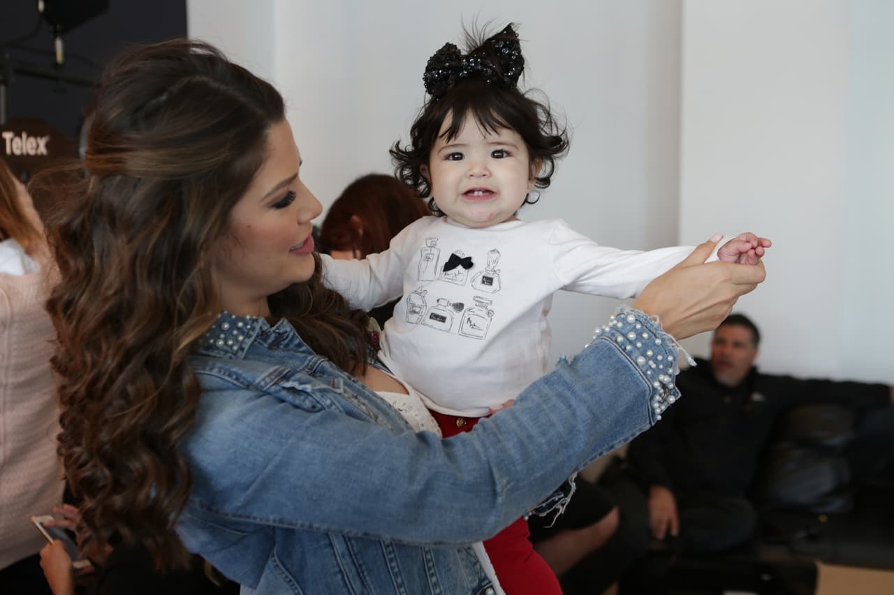 La pequeña nos robó el corazón desde el momento que nació. Es la consentida de todos y como dice Ana Patricia, es la nueva reina de su casa.