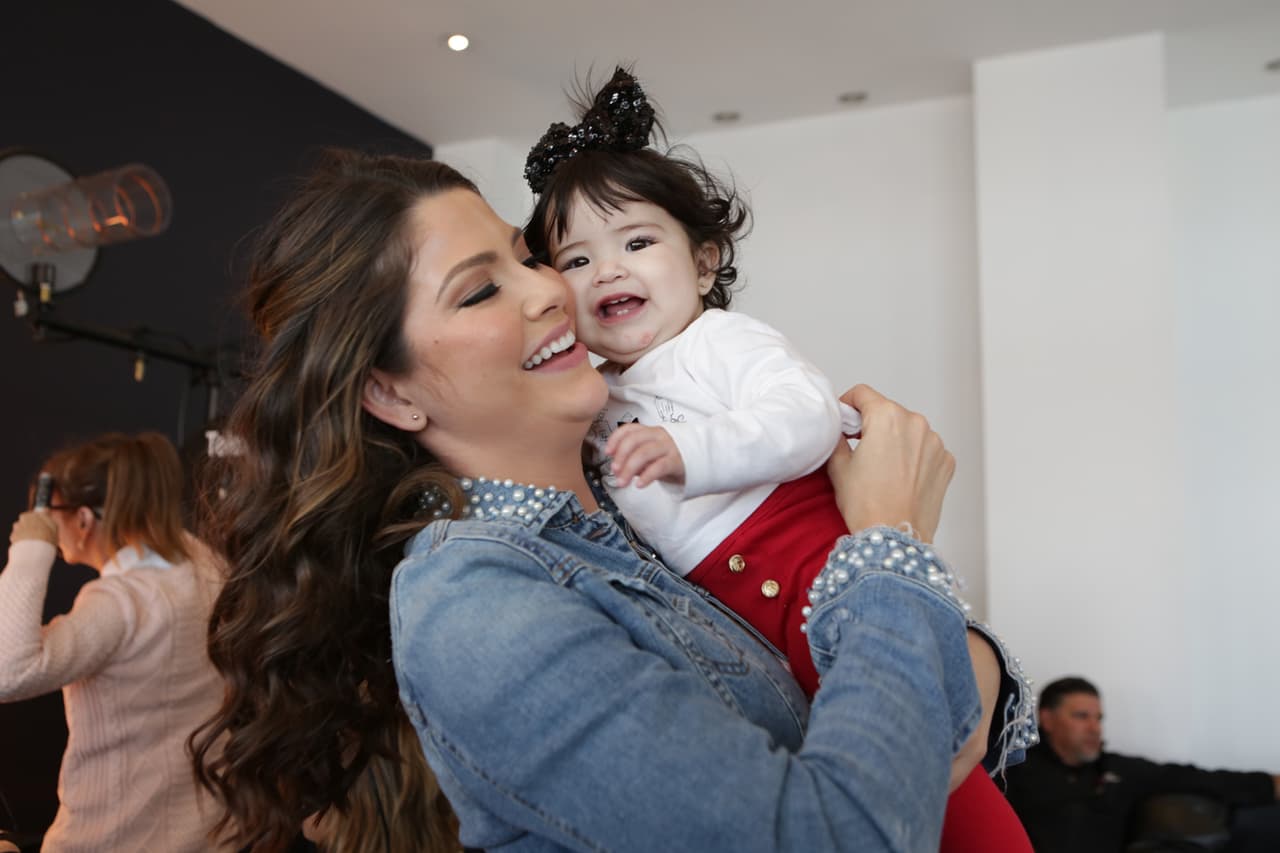 La pequeña nos robó el corazón desde el momento que nació. Es la consentida de todos y como dice Ana Patricia, es la nueva reina de su casa.