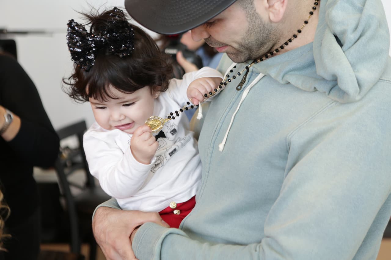La pequeña nos robó el corazón desde el momento que nació. Es la consentida de todos y como dice Ana Patricia, es la nueva reina de su casa.