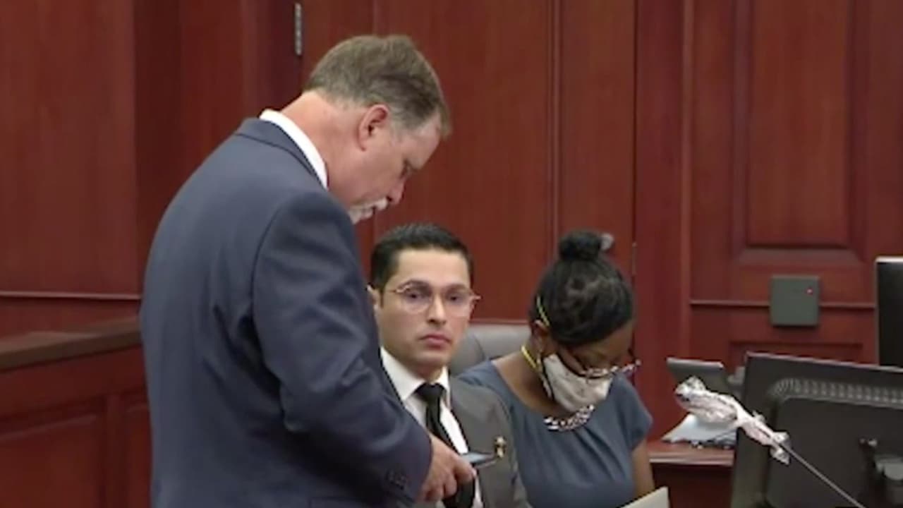 Víctor Hugo Cuevas de 28 años llegó a la corte del condado Fort Bend la mañana del viernes acompañado de su esposa, su padrastro, otros familiares y su abogado.