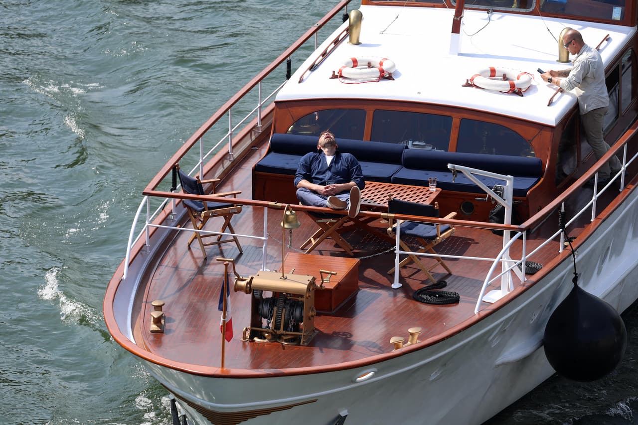 <b>"¿Jennifer López está drenando la energía de Ben Affleck?"</b>, se cuestionó el diario Marca en uno de sus titulares de la versión en inglés. "¿Ya te aburriste?", decían algunos memes y usuarios de redes sociales.
<br>