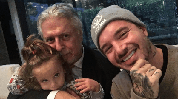 J Balvin tomó fuertes decisiones a lo largo de su vida, como dejar la Universidad para dedicarse a la música del reggaetón y frente a eso, su papá reaccionó apoyándolo siempre.