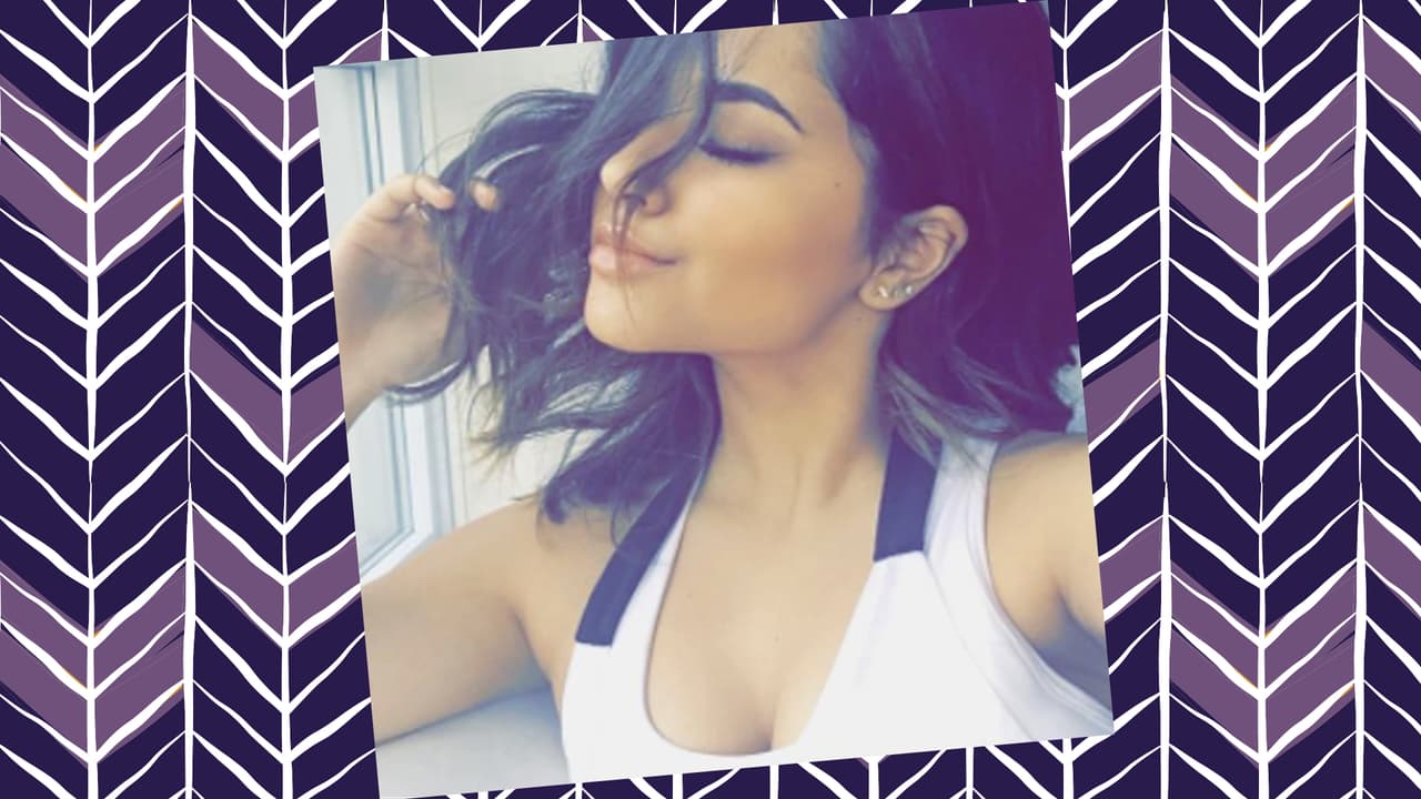 Vivian pudiera ser fácilmente la doble de nuestra Becky G. Ambas cantan, bailan y adoran las cámaras. A Becky la vimos de jueza invitada en Pequeños Gigantes USA y Vivian tampoco es ajena a los shows de Univision pues participó en 2016 en Va Por Ti. ¿En qué se parecen y en qué no?