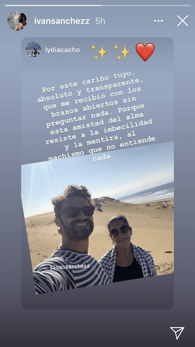 A Iván Sánchez le escribió: "Por este cariño tuyo, absoluto y transparente, que me recibió con los brazos abiertos sin preguntar nada. Porque esta amistad del alma resiste a la imbecilidad y la mentira, al machismo que no entiende nada".