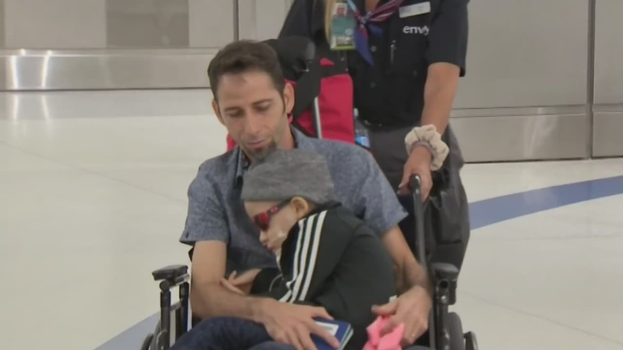 Niño cubano de 6 años llega a Miami con visa humanitaria para operarse un tumor maligno en el cerebro