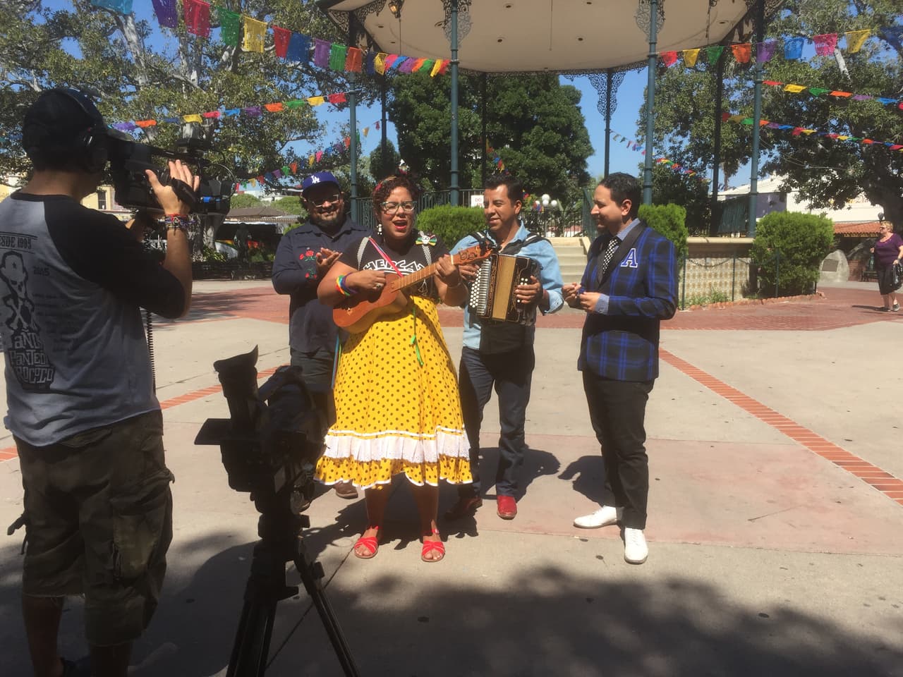 La mejor música mexicana, como La Santa Cecilia, también pasa por Lánzate