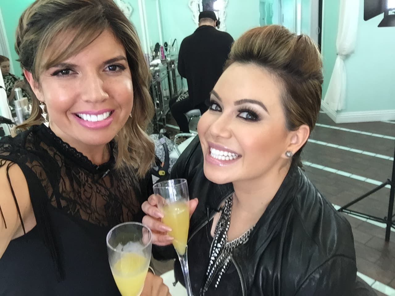 ¡Salud! Chiquis Rivera brindó con Fernanda Kelly