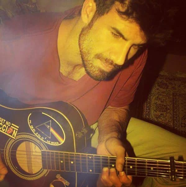 La cita perfecta para él tiene que ser íntima, rodeado de naturaleza, las montañas son sus preferidas y si hay un río mejor.