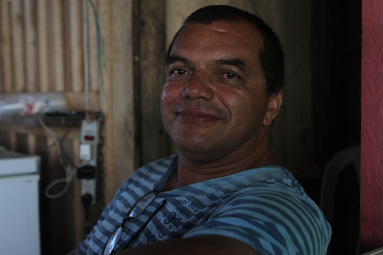 En las filas rebeldes, solo tienen teléfono quienes lo necesitan para una misión concreta, como Byron Yepes.