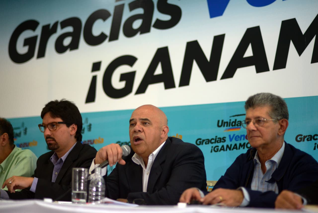 Supremo de Venezuela ordena suspender proclamación de 3 diputados opositores