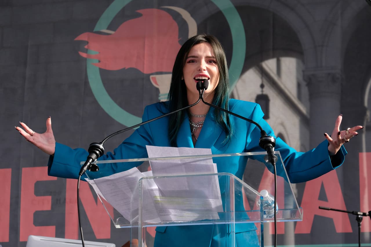 "Te gustan los seres. Te gusta lo que te gusta. No tiene que ser una chica o un chico, o un él o ella, o ellos o esto o aquello. Es literalmente que te gusta la personalidad. Simplemente te gusta un ser", dijo en entrevista para '
<a href="https://www.youtube.com/watch?v=FqU4T2h-VKs&t=128s" target="_blank">Good Morning America</a>' en julio de 2019.