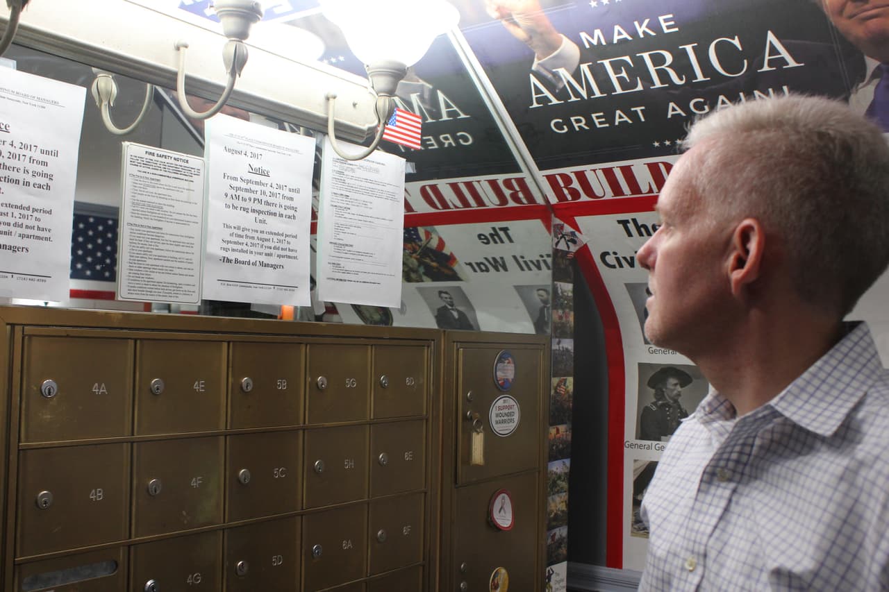 El concejal Jimmy Van Bramer pidió a la ciudad y a la fiscalía general investigar lo que sucede en el condominio.