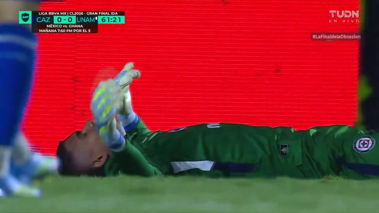 ¡Atajadón de Kevin Mier con la cara! Arriesgo el físico y salvó su portería
