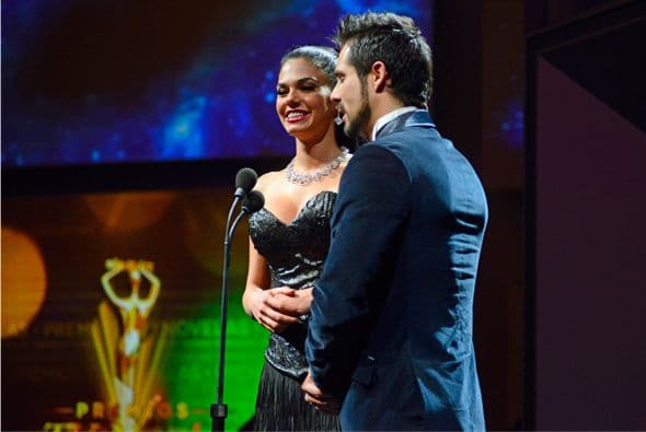 Livia Brito y José Ron presentaron la categoría a "Mejor Primer Actor".