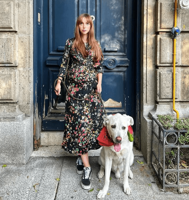 <b>#3 Natalia Téllez</b>
<br>Durante su embarazo de Emilia, Natalia Téllez tuvo un gran amor por los vestidos maxi, a los cuales les otorgó un gran toque de estilo juvenil al combinarlos generalmente con tenis.