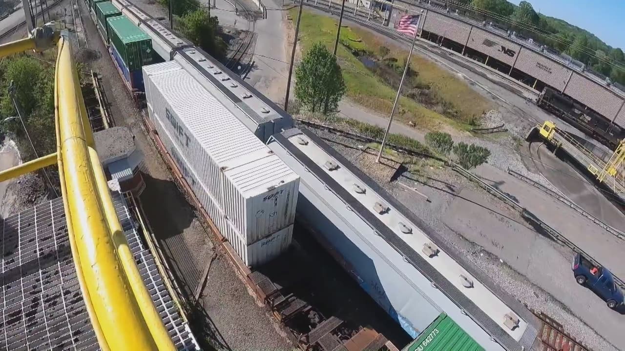 Cadena de suministro en Georgia: así llega a mercancía de los trenes a los estantes del supermercado