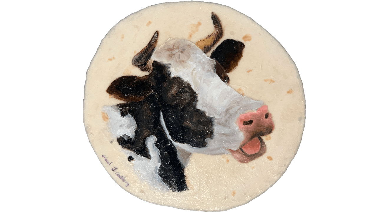 Para que la tortilla pueda servir como lienzo requiere de un proceso previo de dos a tres semanas presionándolas con libros para que queden planas y no se doblen.