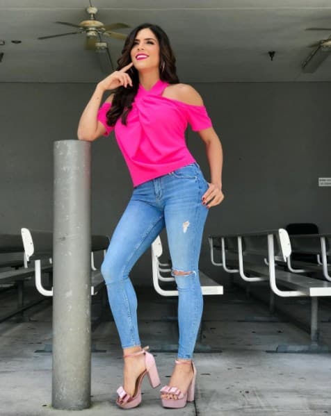 Otra idea excelente para combinar este color es llevarlo con unos coquetos jeans.