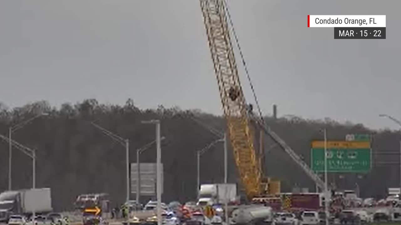 Rescatan a persona que se subió a una grúa en la autopista 417
