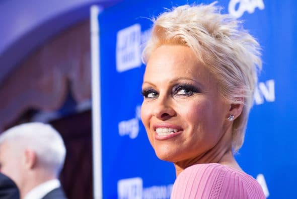 El nuevo corte de cabello de la modelo dio mucho de qué hablar. Más videos de Chismes aquí.