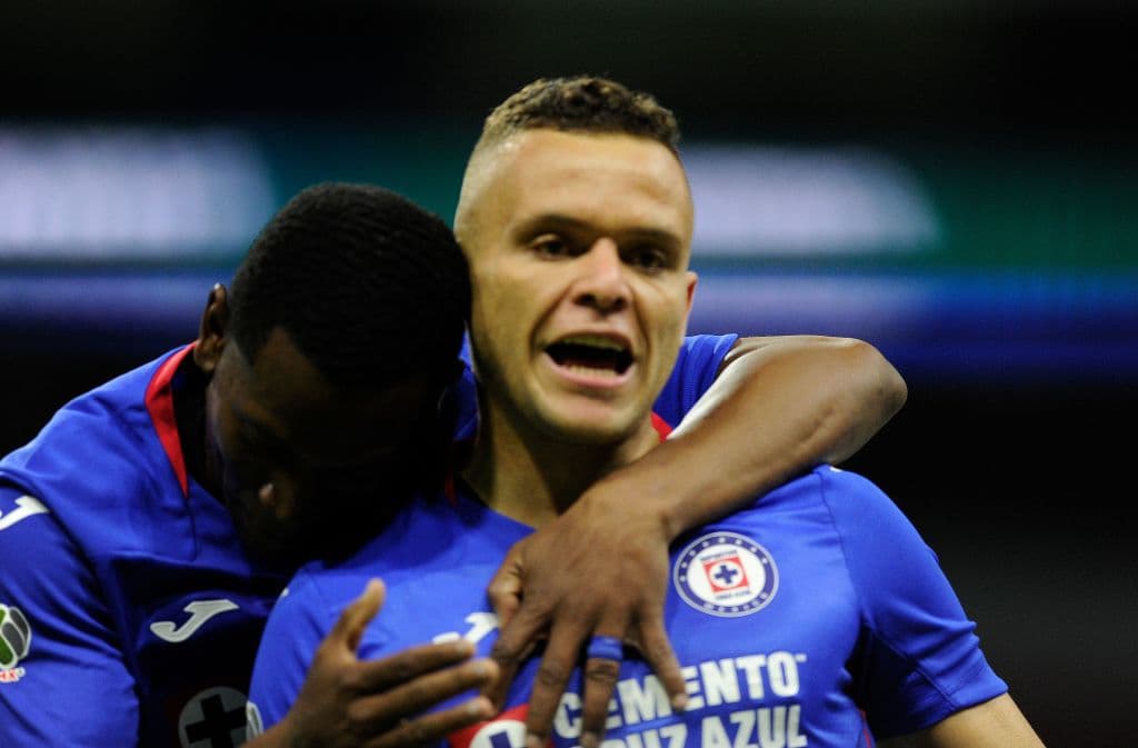 Cruz Azul doblega al Atlas en el Azteca | Los cementeros se impusieron con un par de golazos del ‘Cabecita’ y retoman el liderato del Guard1anes 2021.