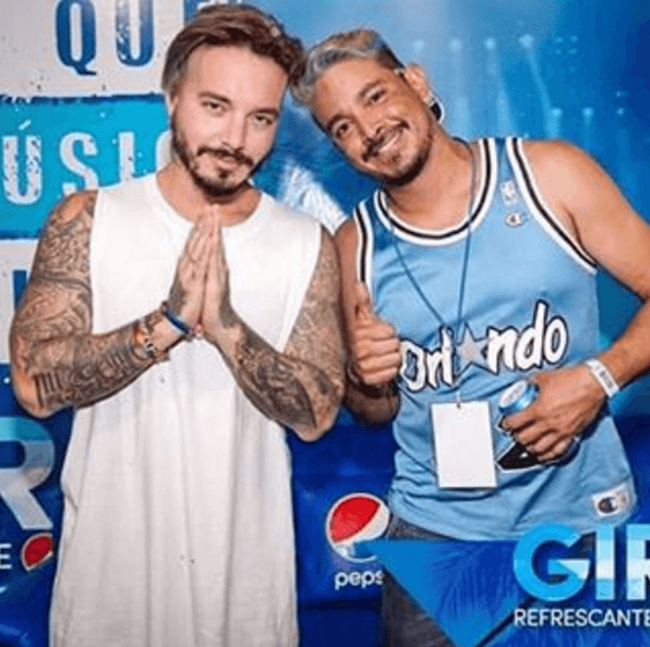 El fan, y casi gemelo, del cantante es Freddy Bolaños, un guatemalteco de 39 años.