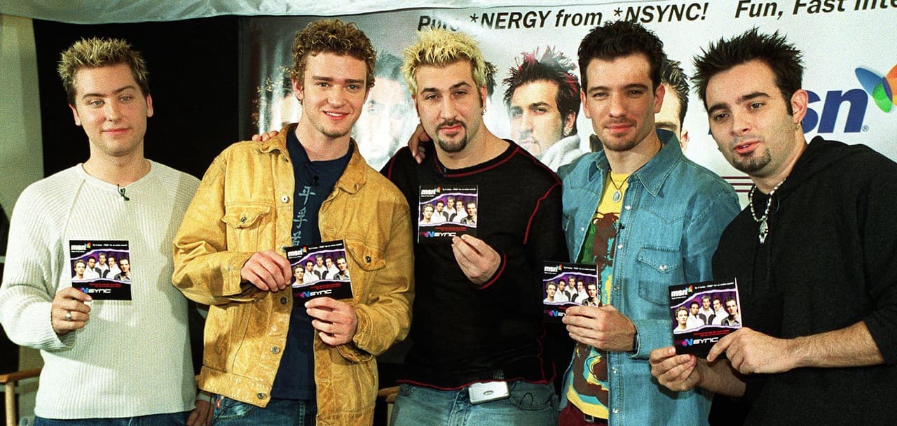 La fama de N Sync comenzó a crecer como la espuma. Su primer sencillo "I Want You Back" se colocó en la posición #13 en el mes de enero de 1998.