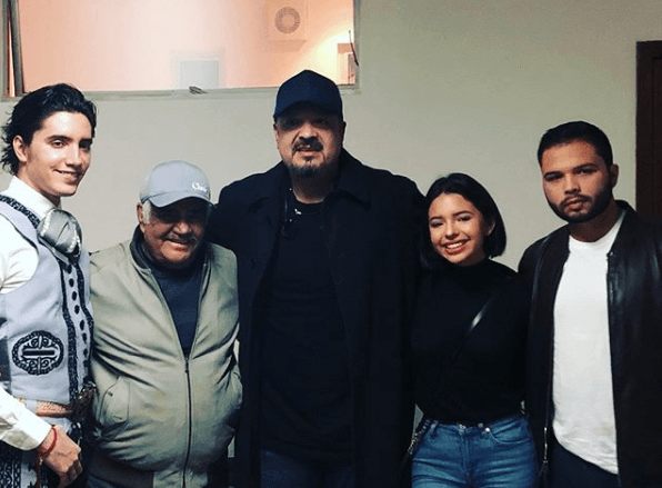 La unión musical que planea don Vicente Fernández se perfila para ser todo un éxito al tratarse de los integrantes más jóvenes de dos de las 
<b><a href="https://www.univision.com/entretenimiento/dinastias-del-regional-mexicano-presentes-en-latin-grammy-fotos" target="_blank">dinastías más destacadas del regional mexicano</a></b>.