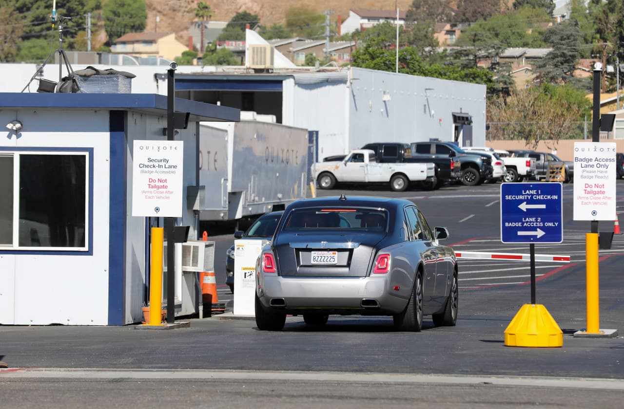 El actor y la adolescente fueron a 
<b>visitar a Jennifer López en el set </b>de filmación de la película 'Atlas'.
<br>