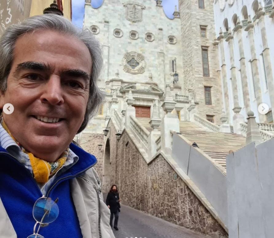 Desde el pasado fin de semana, Lorenzo Lazo ha publicado fotos en Guanajuato, en donde 
<b><a href="https://www.instagram.com/p/CJC07YEHwxU/" target="_blank">se encuentra de visita</a></b>. Él reside en la Ciudad de México.