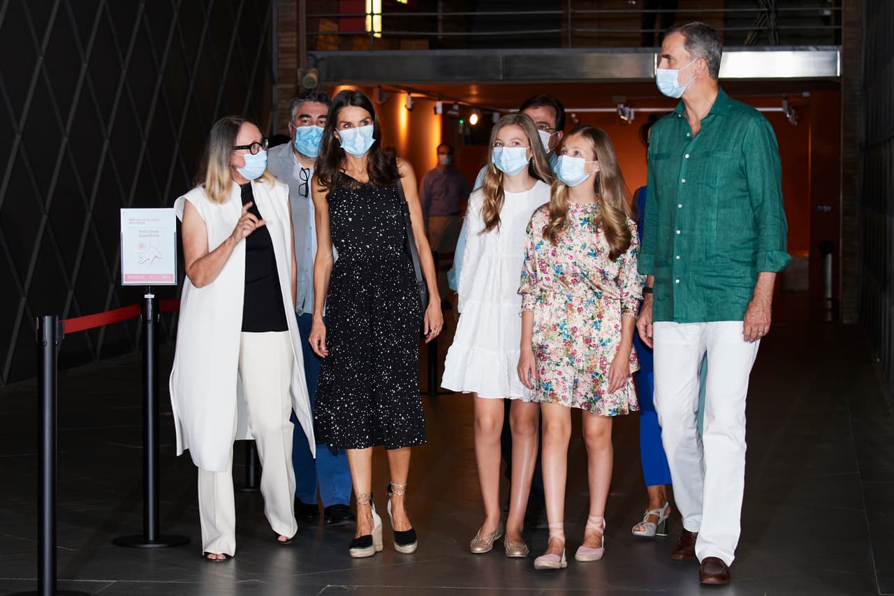 Cada año, el rey Felipe se traslada a Palma de Mallorca durante el verano para descansar y desde ahí también realiza algunas actividades oficiales. 
<br>