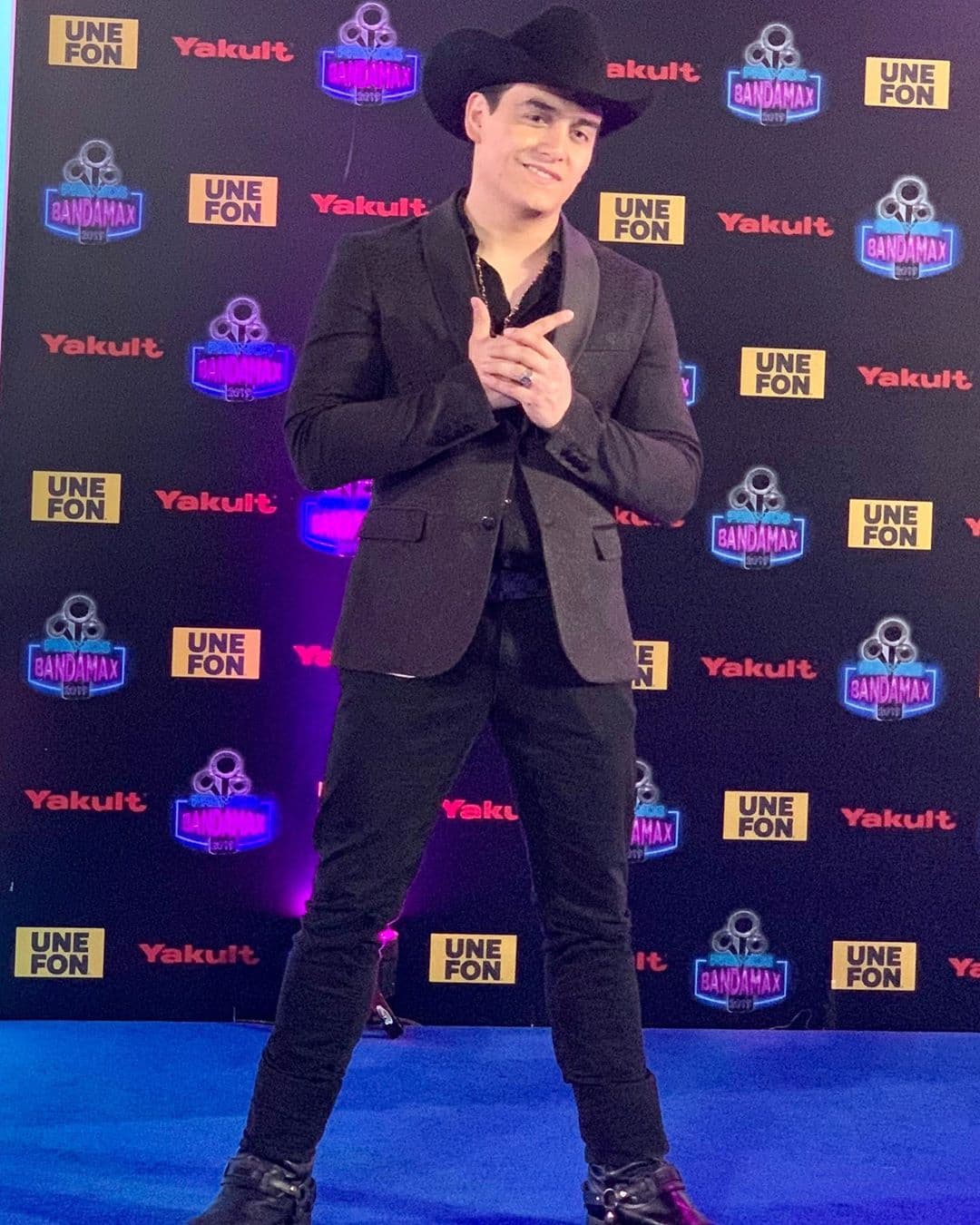 La cantante y actriz no asistió sola, ya que llegó acompañada de su hijo Julián Figueroa.