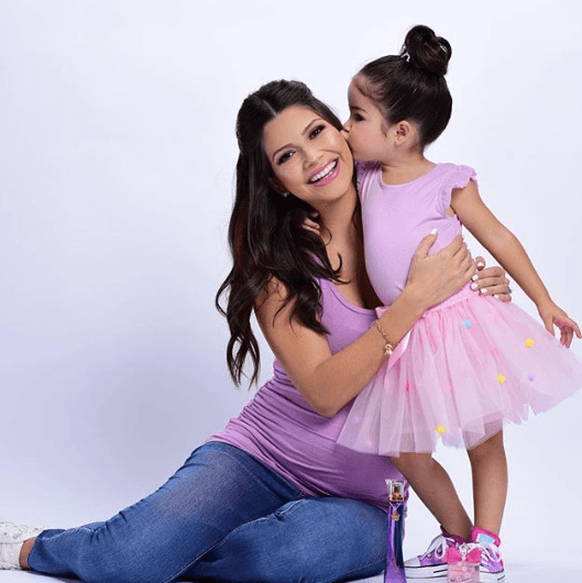 Los momentos de amor entre ella y Giulietta no pueden faltar, Ana sabe que ella será una gran hermana mayor.