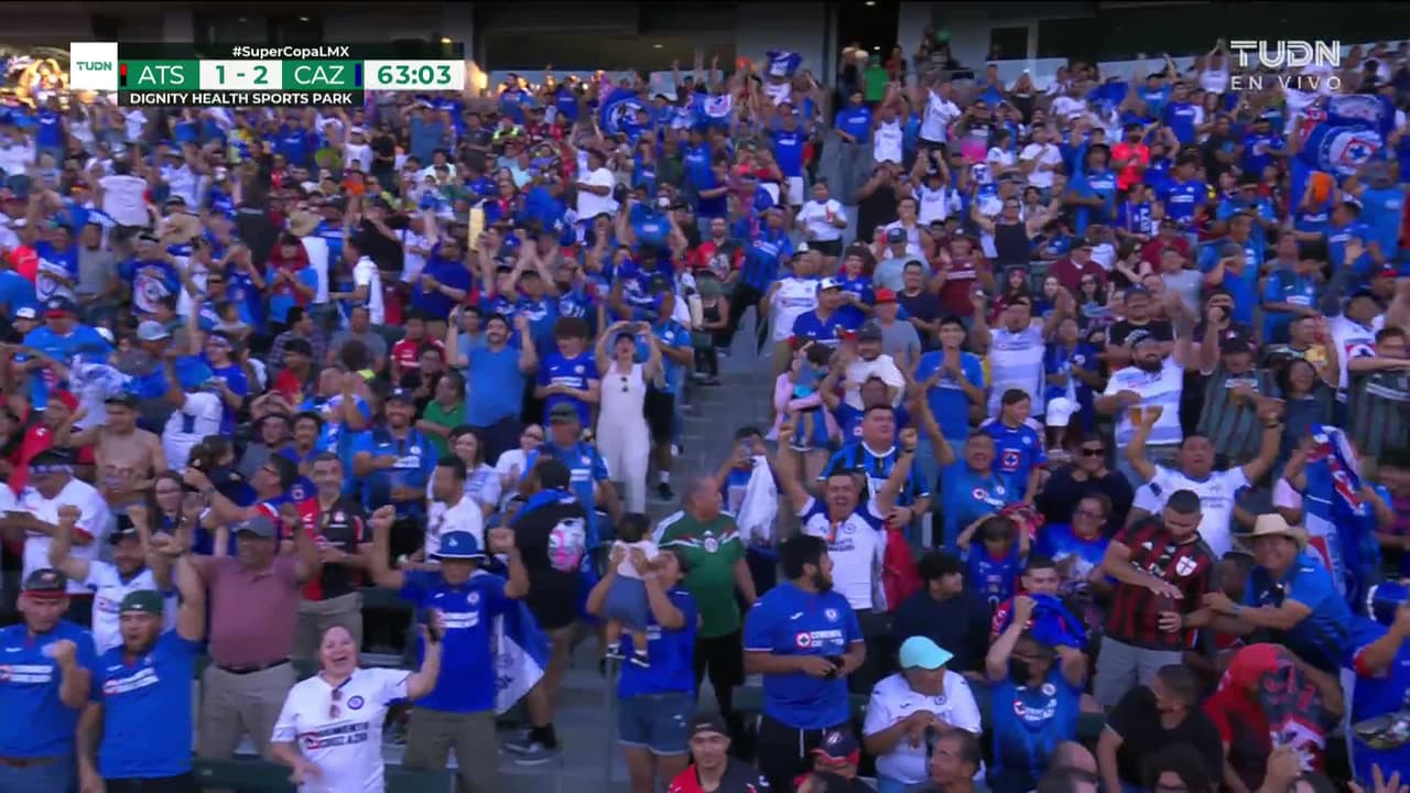 ¡GOL!  anota para Cruz Azul. Ángel Romero