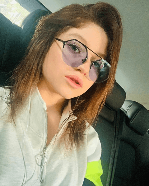 "Quiero compartir un sentimiento y una emoción que la gente mayor me va a entender. Esto de hacer trámites y ser mayor no me gusta en lo absoluto”, fue el primer mensaje que envió a sus seguidores.
<br>