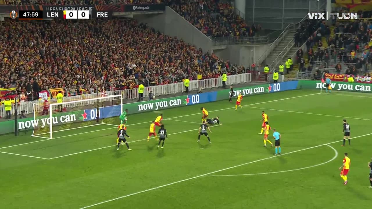 ¡TIRO ATAJADO! disparo por Roland Sallai.