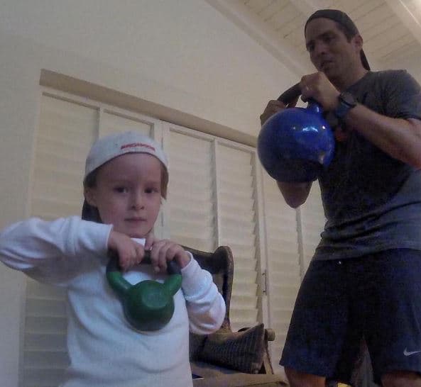 Fernando se ha encargado de llevar a su hijo Mateo a cada rutina que hace.