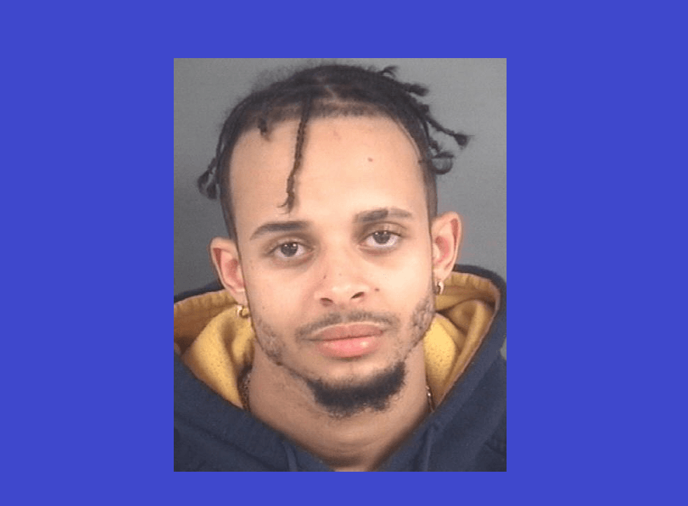 Trayvon Paton de 24 años recibió cargos por conspiración para cometer un robo y realizar el robo con un arma mortal. Se encuentra en la Cárcel del Condado de Cumberland bajo una fianza de $151,000.00.